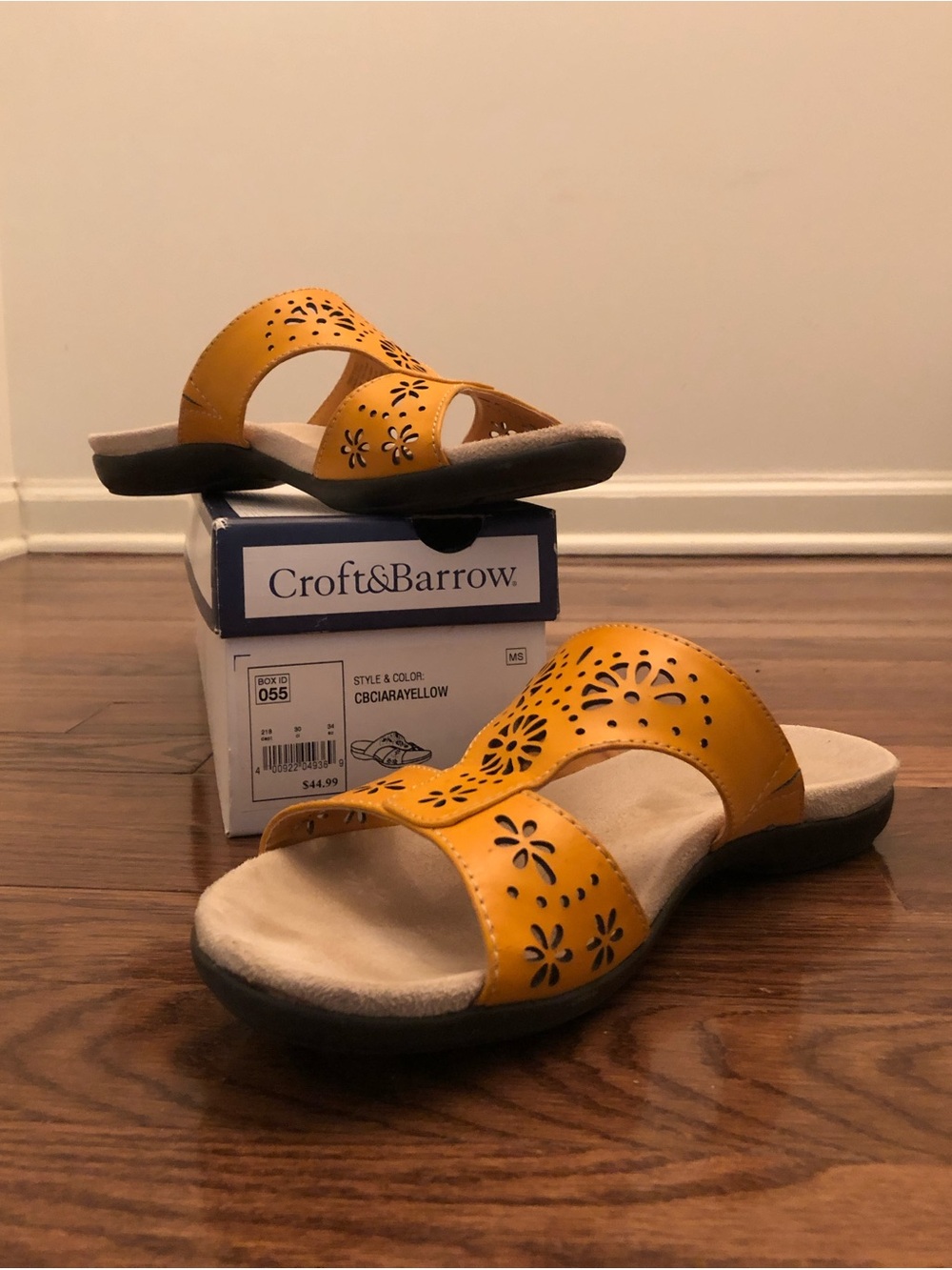Croft & Barrow “Ciara” Laser Cut Sandals in Yellow Size 8M